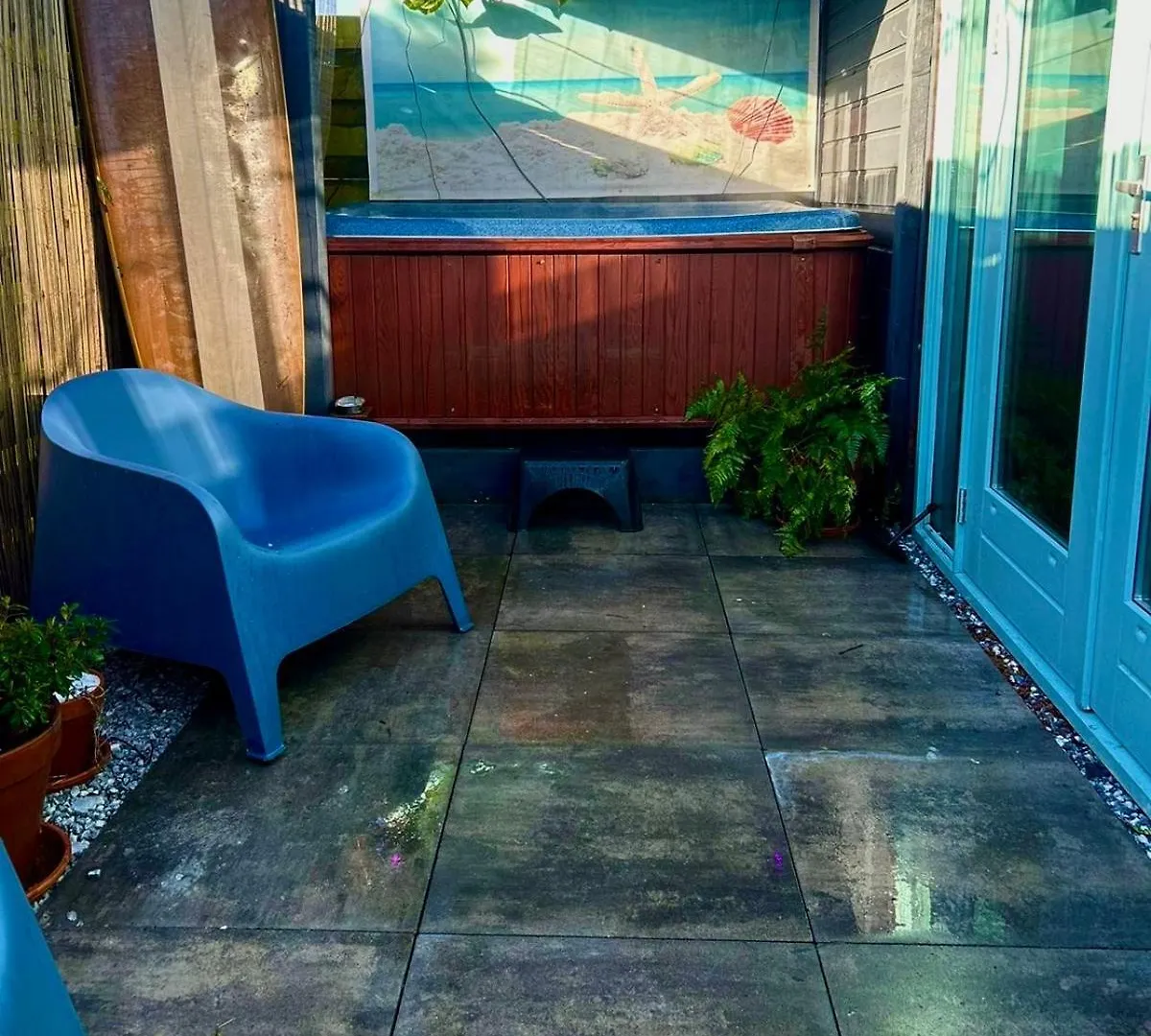 Holiday home Caribbean Style Beach House With Jacuzzi & Private Garden Near Amsterdam