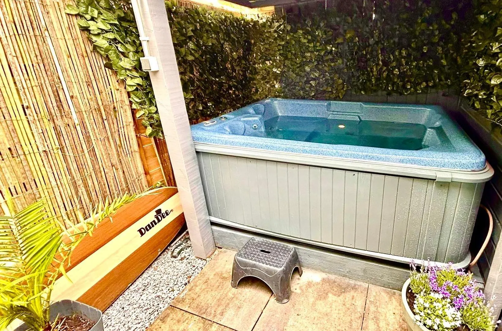 Cozy Cottage With Jacuzzi & Private Garden Near Amsterdam Vijfhuizen Netherlands
