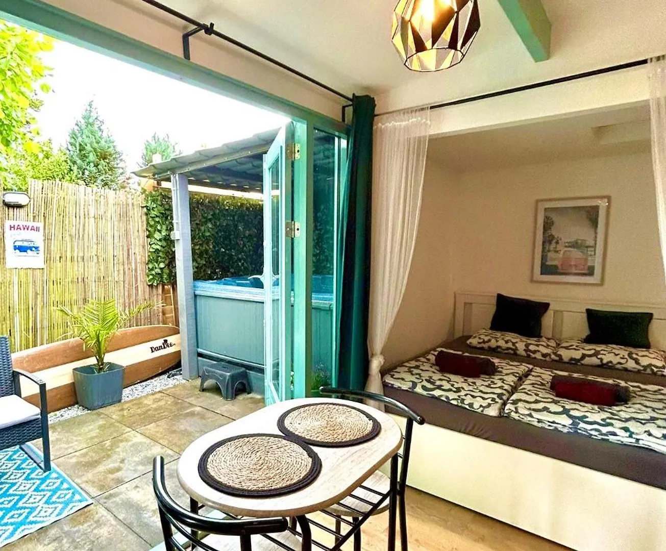 Cozy Cottage With Jacuzzi & Private Garden Near Amsterdam Vijfhuizen Holiday home