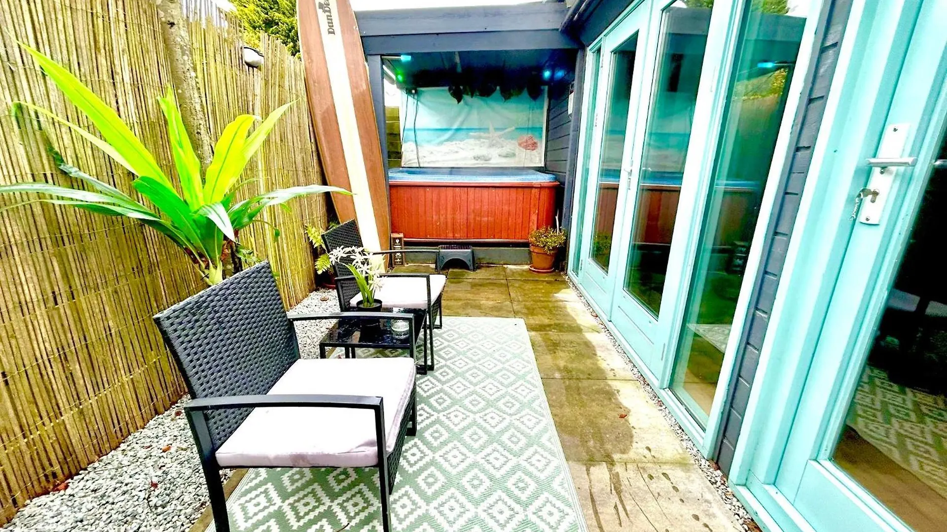 Cozy Cottage With Jacuzzi & Private Garden Near Amsterdam Vijfhuizen 0*,  Nizozemsko