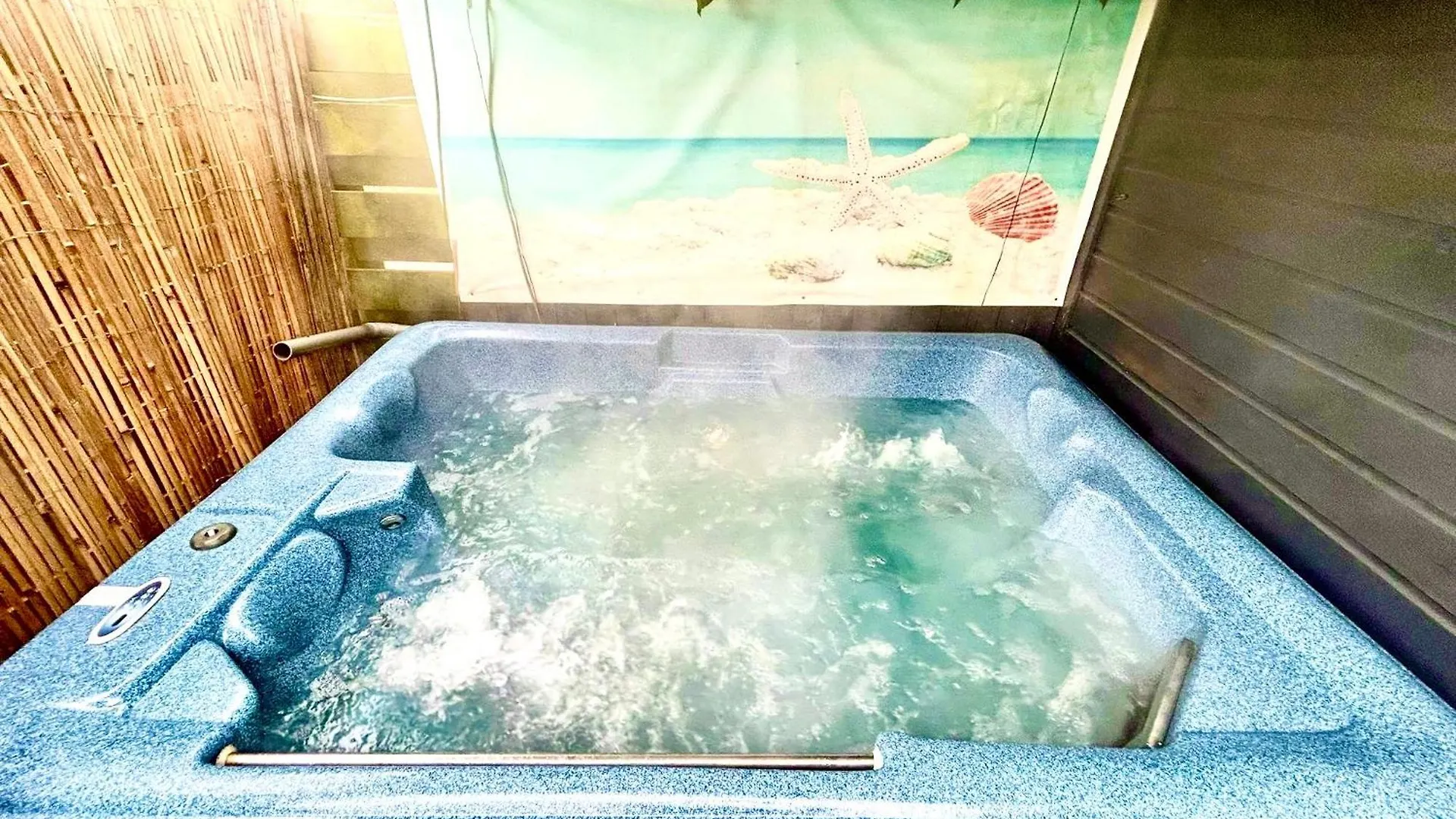 Cozy Cottage With Jacuzzi & Private Garden Near Amsterdam Vijfhuizen 0*,  Nizozemsko